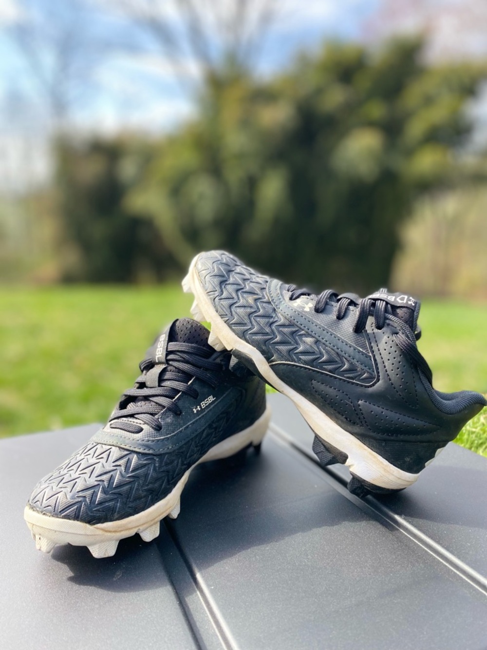 Boys Black Under Armour Cleats - size 1.5